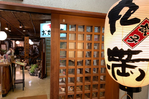 実績事例1001：餃子店様のオリジナル店舗提灯を製作しました。