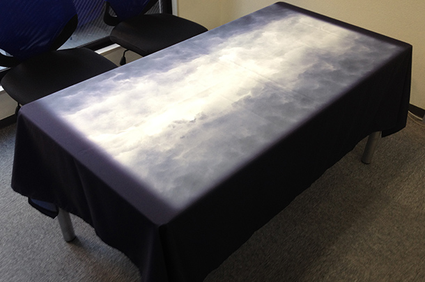 実績事例107：卒業制作用オリジナルテーブルクロスを製作しました。