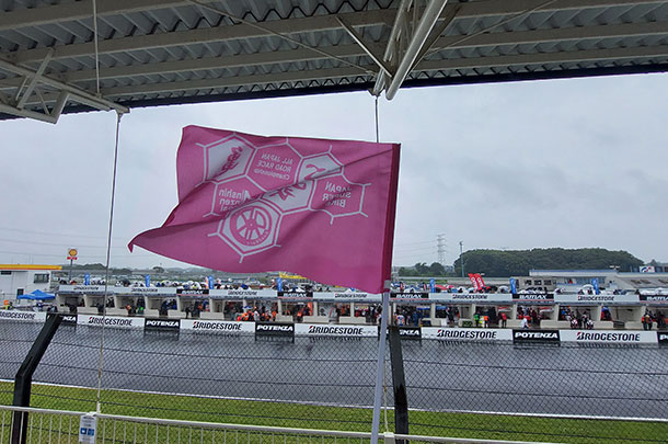 実績事例1118：ロードレース用のオリジナル応援手旗を製作しました。