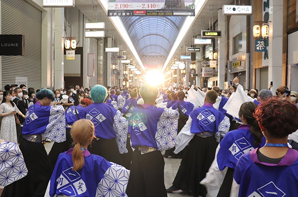 実績事例1256：中央大学よさこい団体「一期一笑」様のお祭り用オリジナル法被を製作しました。