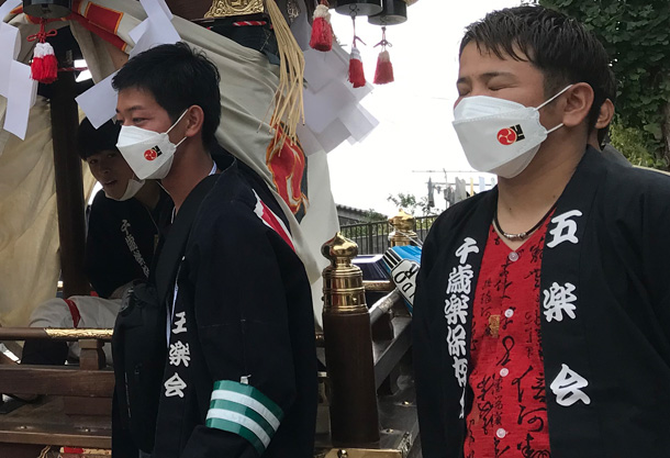 1275：神社様のオリジナル例大祭用マスク　活用風景