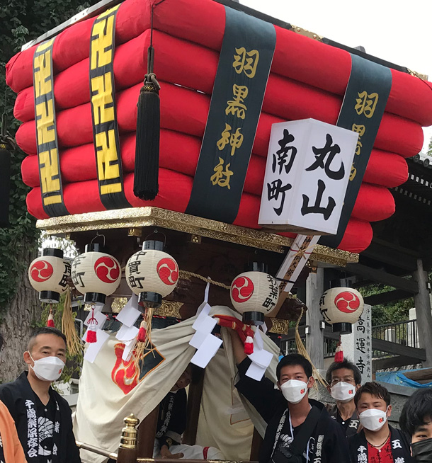 実績事例1275：神社様のオリジナル例大祭用マスク　活用風景2