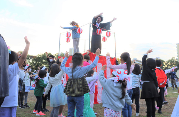 実績事例1285：東大和南公園様のお祭り用オリジナル手ぬぐい　活用風景2