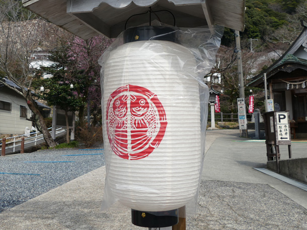 実績事例1323：神社様の装飾用オリジナル和紙風ビニール提灯　活用風景2