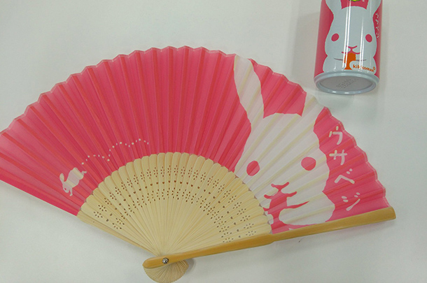 実績事例146:加工食品業様のオリジナルノベルティ扇子を製作しました。