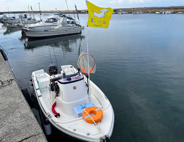 実績事例1467：個人様の小型船舶用オリジナル大漁旗　活用風景