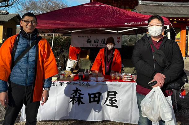 実績事例1481：豆菓子専門店様の屋台装飾用オリジナルのれん、テーブルクロスを製作しました。