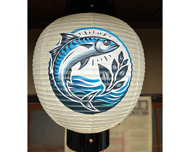 実績事例1682:鯖料理店様の店舗装飾用オリジナル和紙風ビニール提灯・和紙提灯 活用風景2