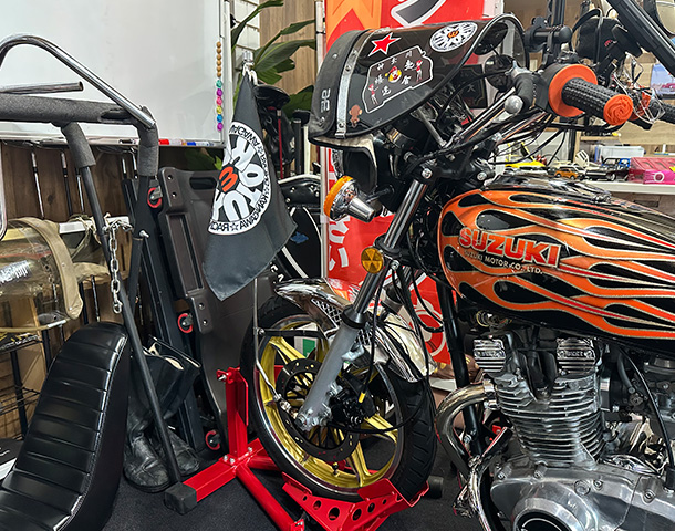 実績事例1709：バイクの装飾用オリジナル手旗　活用風景