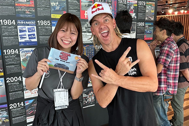 実績事例1716：自動車体験イベントのオリジナル手旗　活用風景2