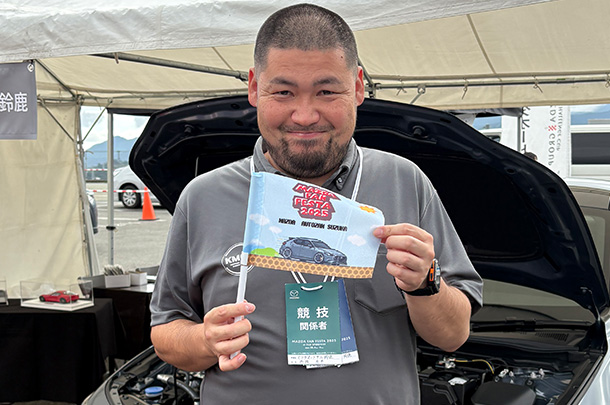 実績事例1716：自動車体験イベントのオリジナル手旗を製作しました。