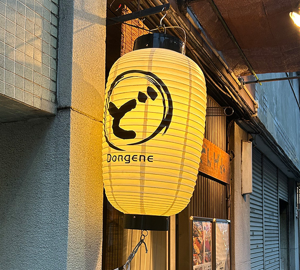 実績事例1721：宮崎料理店様の店舗装飾用オリジナルビニール提灯　活用風景