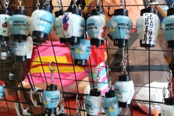 実績事例1724：特別支援学校様のイベント展示用オリジナルミニ提灯　活用風景