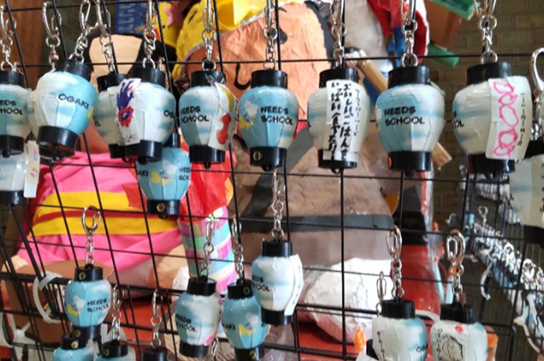 実績事例1724：特別支援学校様のイベント展示用オリジナルミニ提灯を製作しました。