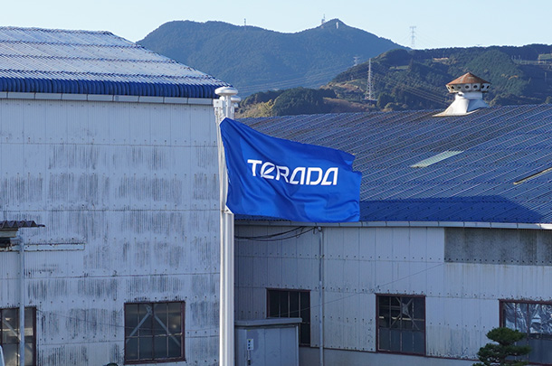 実績事例1732：製茶機械製造・販売会社様のオリジナル社旗　活用風景