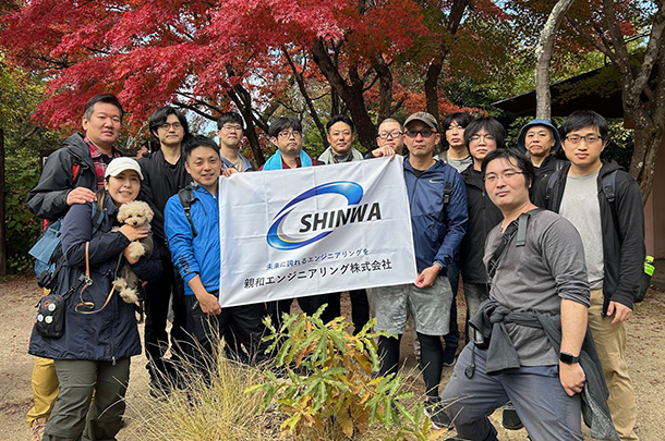 実績事例1737：エンジニア派遣会社様のオリジナル社旗を製作しました。