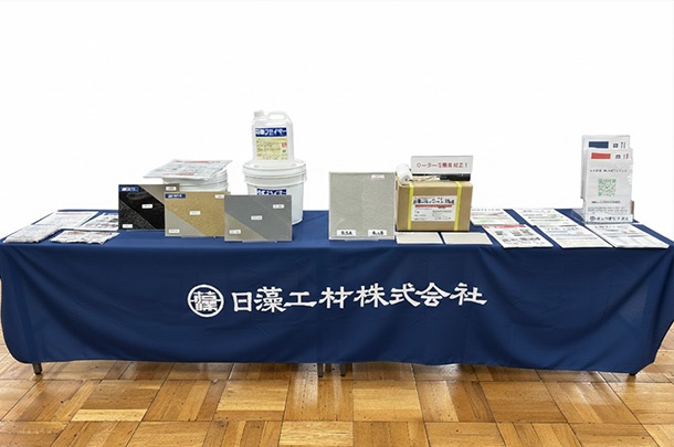 実績事例1743:建築資材販売会社様の展示会用オリジナルテーブルクロスを製作しました。