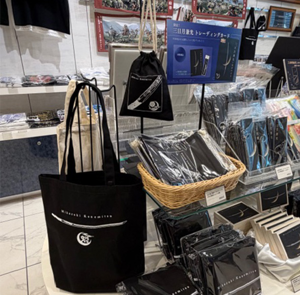 実績事例1754：博物館様のミュージアムグッズ用オリジナルトートバッグ、巾着　活用風景