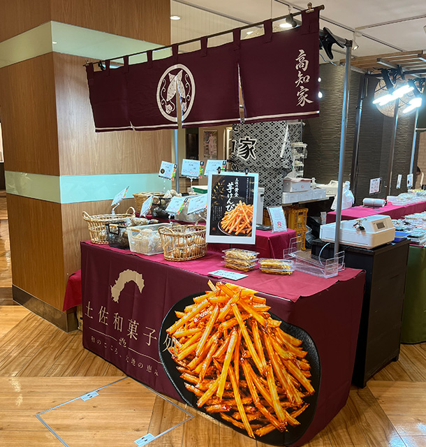 実績事例1793：和菓子屋様の催事用オリジナルイベントのれん、腰幕　活用風景