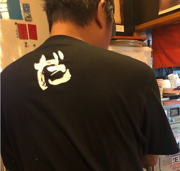 実績事例894：料理店様のオリジナルスタッフTシャツ 完成品